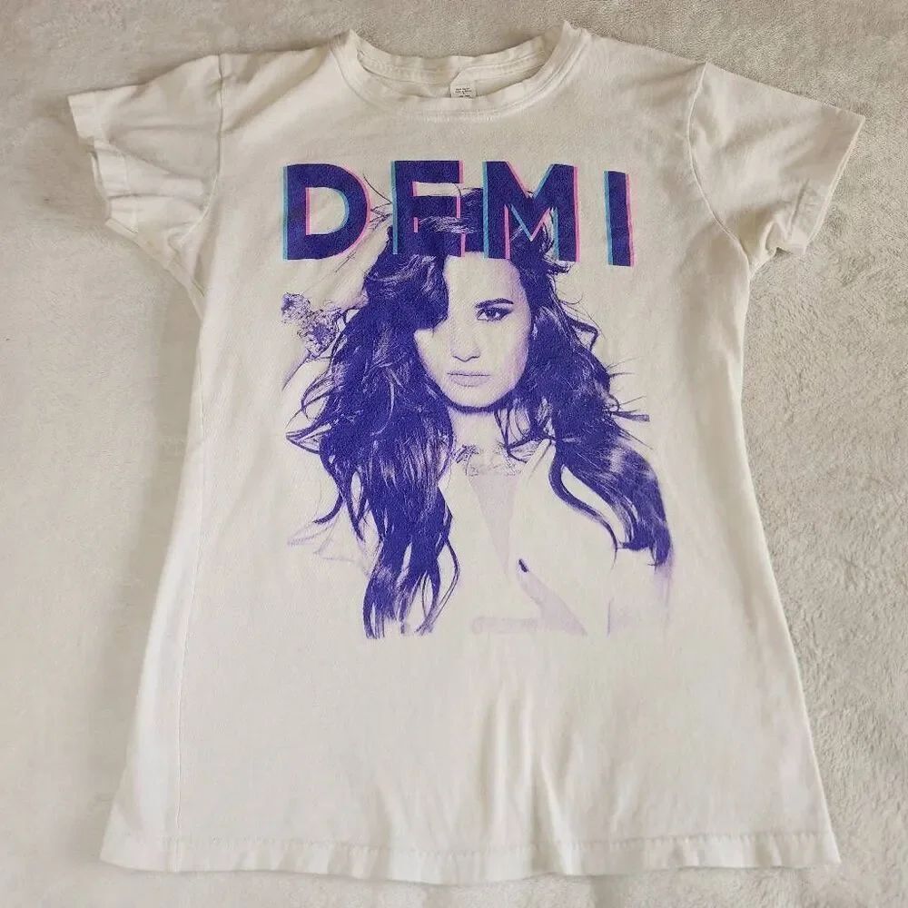 Tultex Demi Lovato Tshirt With Graphics Size Large